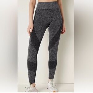 Victoria Secret’s PINK leggings